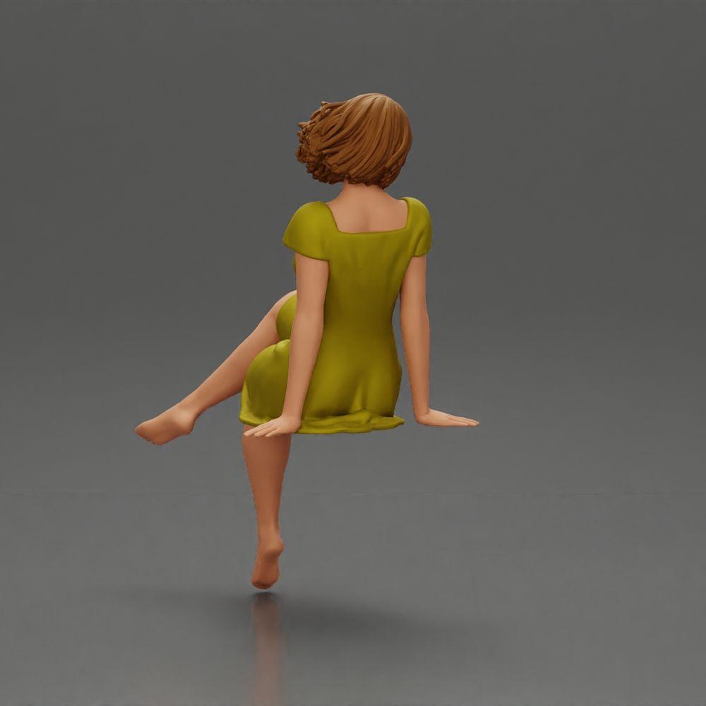 Diorama modelbouw productfoto 3: Diorama miniatuurfiguur: Zittende vrouw in jurk, blootsvoets, kort haar in de wind (Ref Nr. A95)