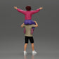 Diorama modelbouw productfoto 3: Miniatuurfiguur: Man in shorts draagt vriendin op schouders, poserend paar (Ref Nr. A76)