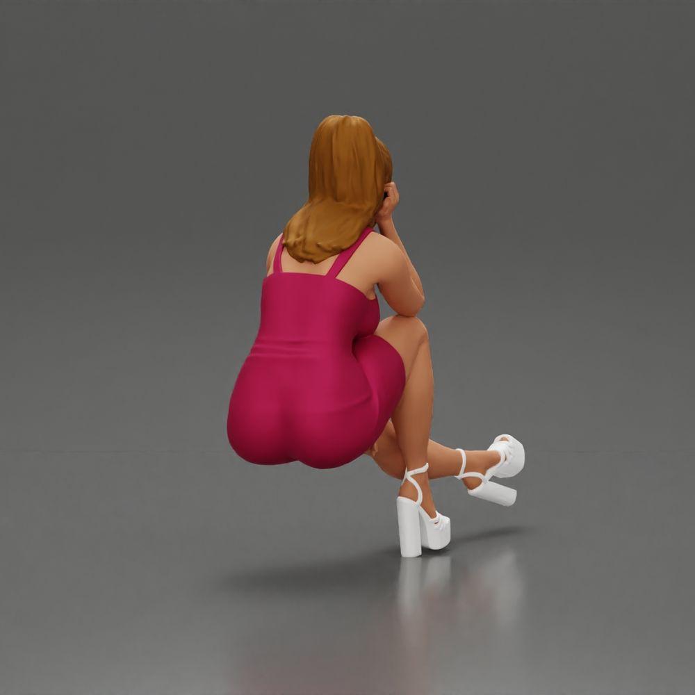 Diorama modelbouw productfoto 3: Diorama figuur: Diorama-miniatuur zittende vrouw in roze jurk, hand op wang, plateauschoenen (Ref Nr. A131)
