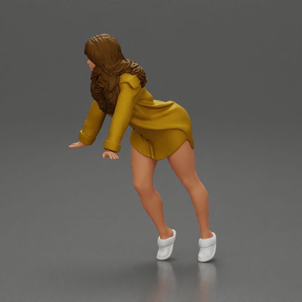 Diorama modelbouw productfoto 4: Diorama-miniatuur: Vrouw in lange blouse, dynamische vooruitpositie op tenen (Ref Nr. A121)