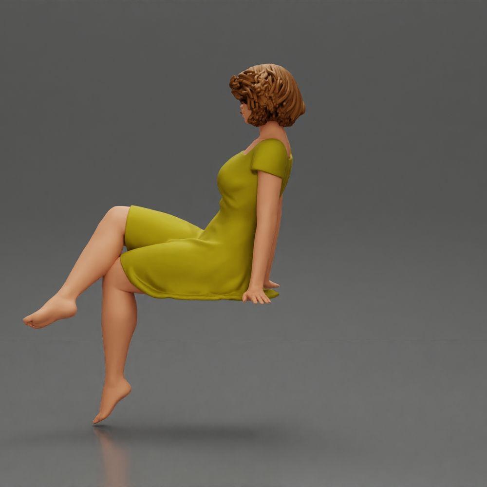 Diorama modelbouw productfoto 4: Diorama miniatuurfiguur: Zittende vrouw in jurk, blootsvoets, kort haar in de wind (Ref Nr. A95)