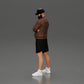 Diorama modelbouw productfoto 4: Figuur: Man met gekruiste armen, pet, jas, shorts, sportschoenen (Ref Nr. A125)