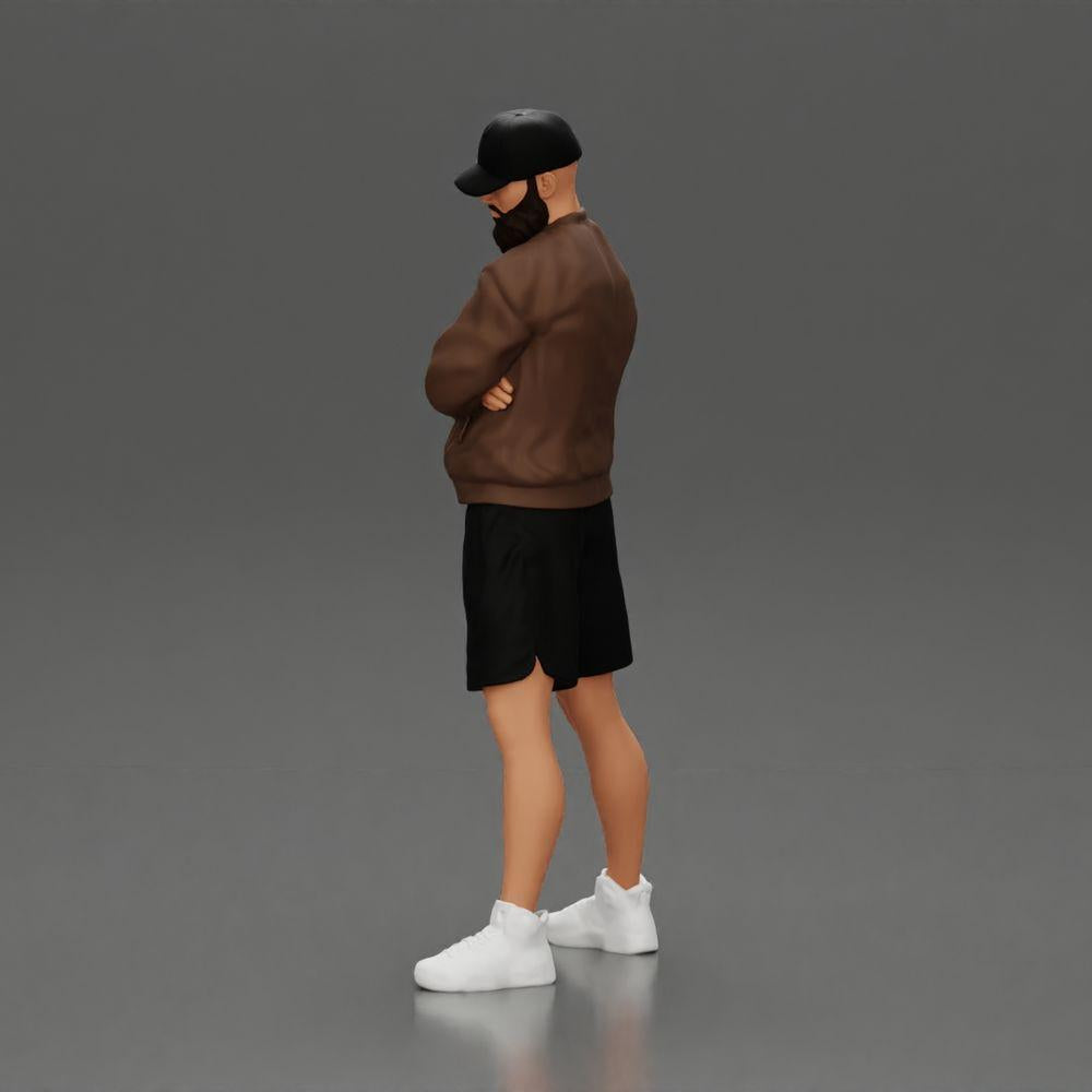 Diorama modelbouw productfoto 4: Figuur: Man met gekruiste armen, pet, jas, shorts, sportschoenen (Ref Nr. A125)
