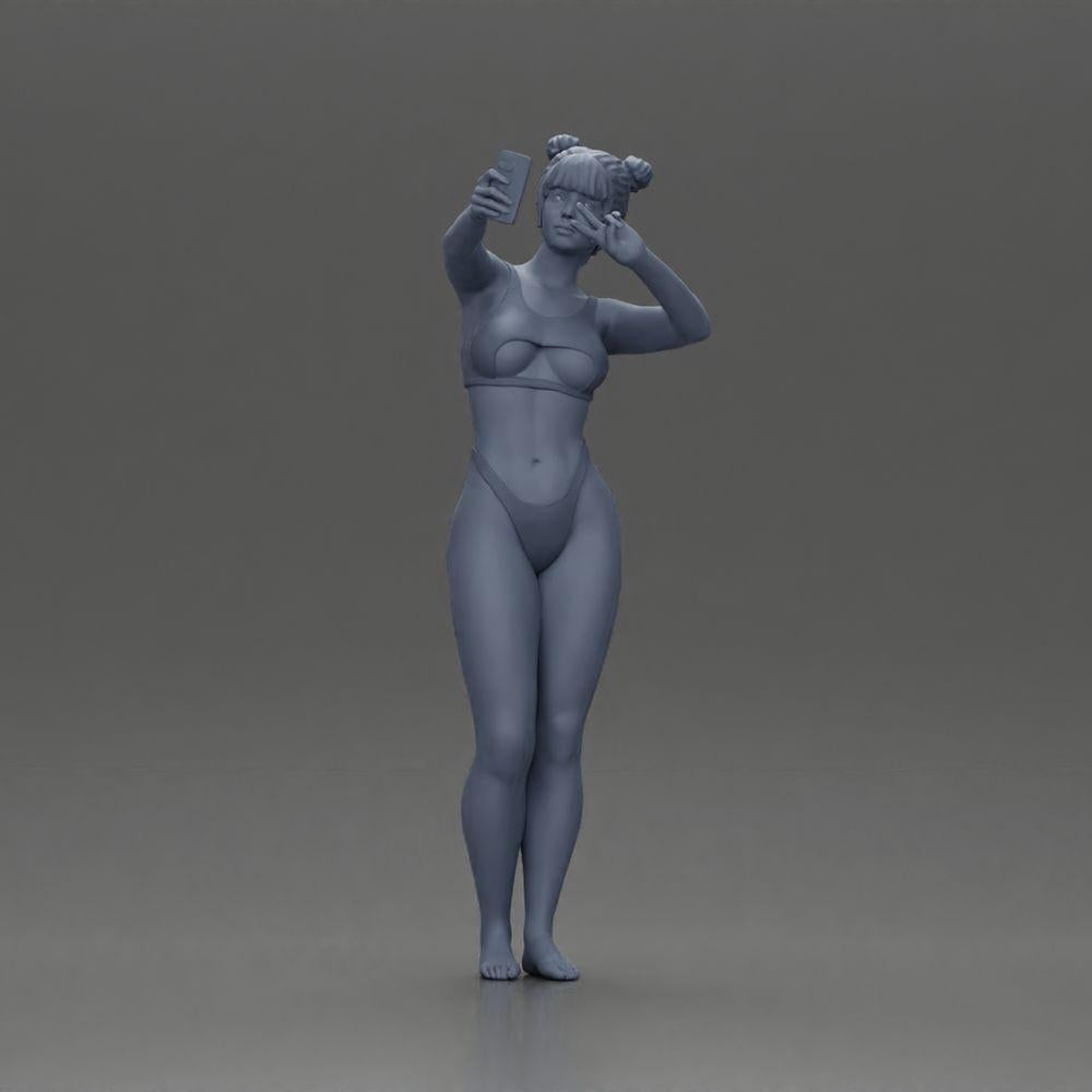 Diorama modelbouw productfoto 6: Diorama-miniatuur: Vrouw in bikini maakt selfie op het strand, staande figuur (Ref Nr. A69)
