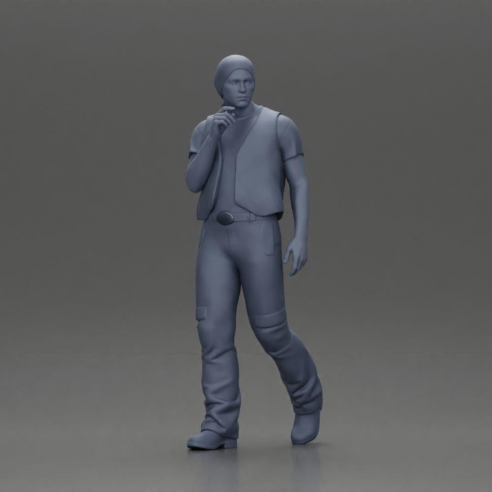 Diorama modelbouw productfoto 6: Wandelende miniatuurfiguur, man met hoofddoek en vest voor diorama - gedetailleerd (Ref Nr. A65)