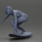 Diorama modelbouw productfoto 6: Diorama-miniatuur: Surferin kniend in bikini op surfboard, enkel (Ref Nr. A119)