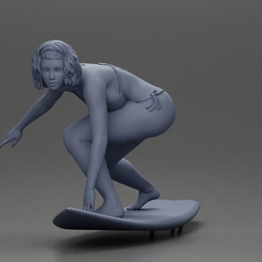 Diorama modelbouw productfoto 6: Diorama-miniatuur: Surferin kniend in bikini op surfboard, enkel (Ref Nr. A119)