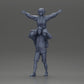 Diorama modelbouw productfoto 6: Miniatuurfiguur: Man in shorts draagt vriendin op schouders, poserend paar (Ref Nr. A76)