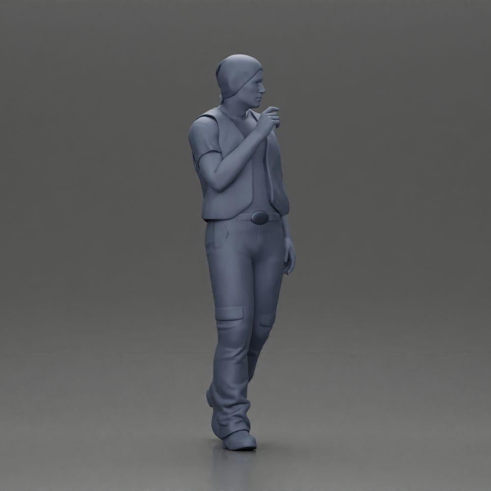 Diorama modelbouw productfoto 7: Loopende miniatuurfiguur, man met hoofddoek en vest voor diorama - gedetailleerd (Ref Nr. A65)