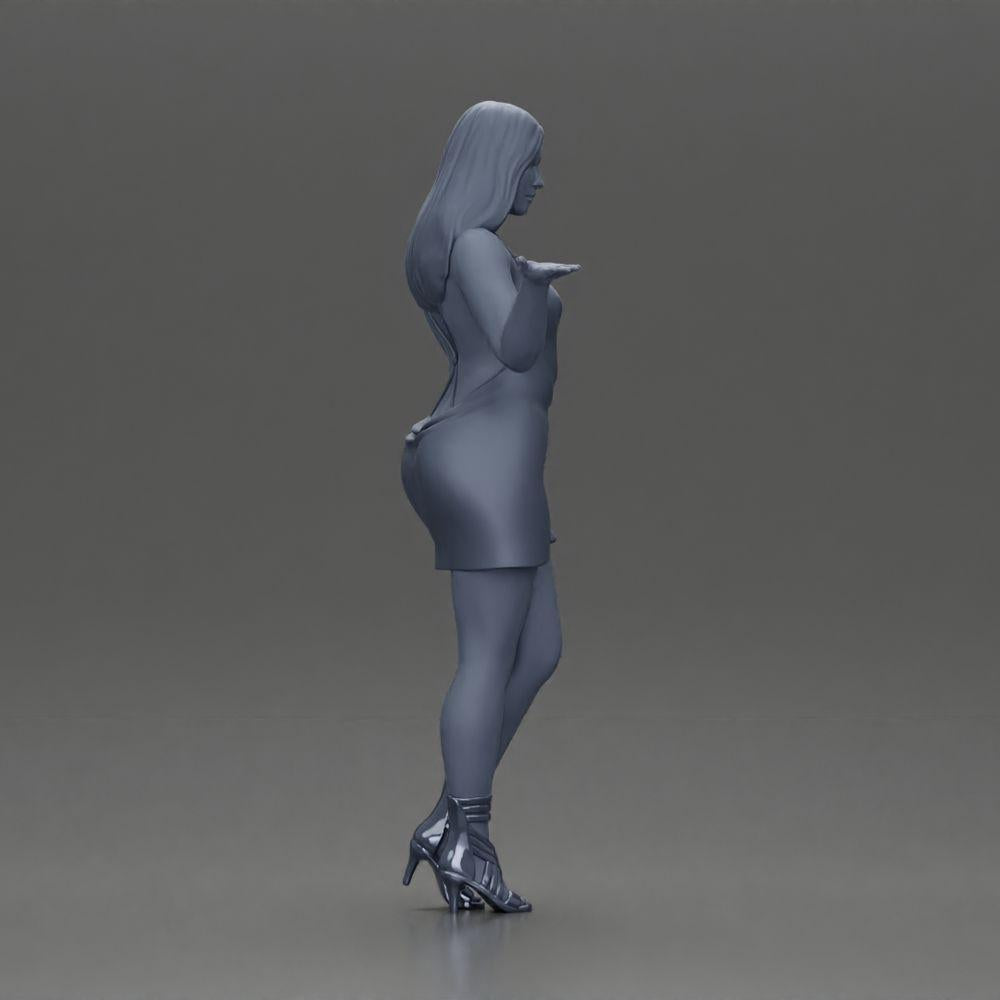 Diorama modelbouw productfoto 8: Dioramafiguur: elegante vrouw in minikleed, uitgestrekte hand, halsketting (Ref Nr. A118)