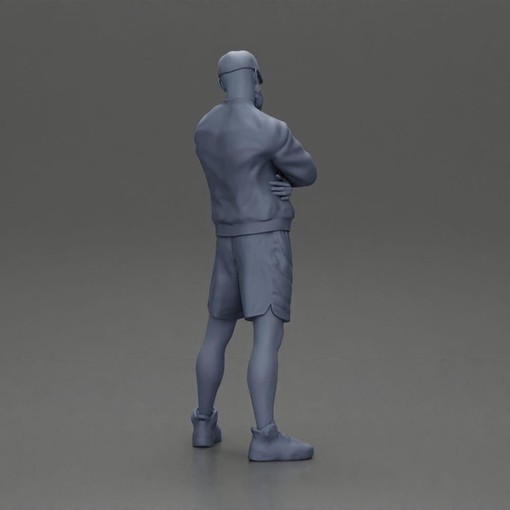 Diorama modelbouw productfoto 8: Figuur: Man met gekruiste armen, pet, jas, shorts, sportschoenen (Ref Nr. A125)