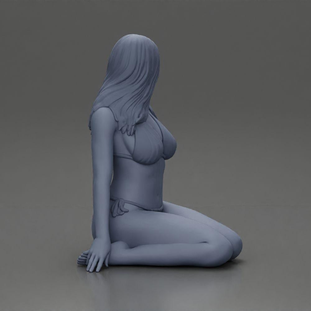 Diorama modelbouw productfoto 8: Knielende miniatuurfiguur vrouw in bikini, zittend op vlakke basis - strand-diorama (Ref Nr. A83)