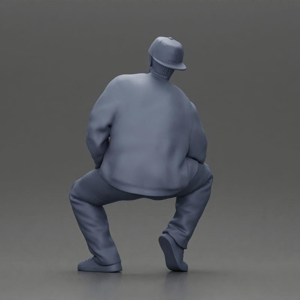 Diorama modelbouw productfoto 9: Diorama-figuur: Zittende hiphopman met jas, pet en sneakers (Ref Nr. A62)