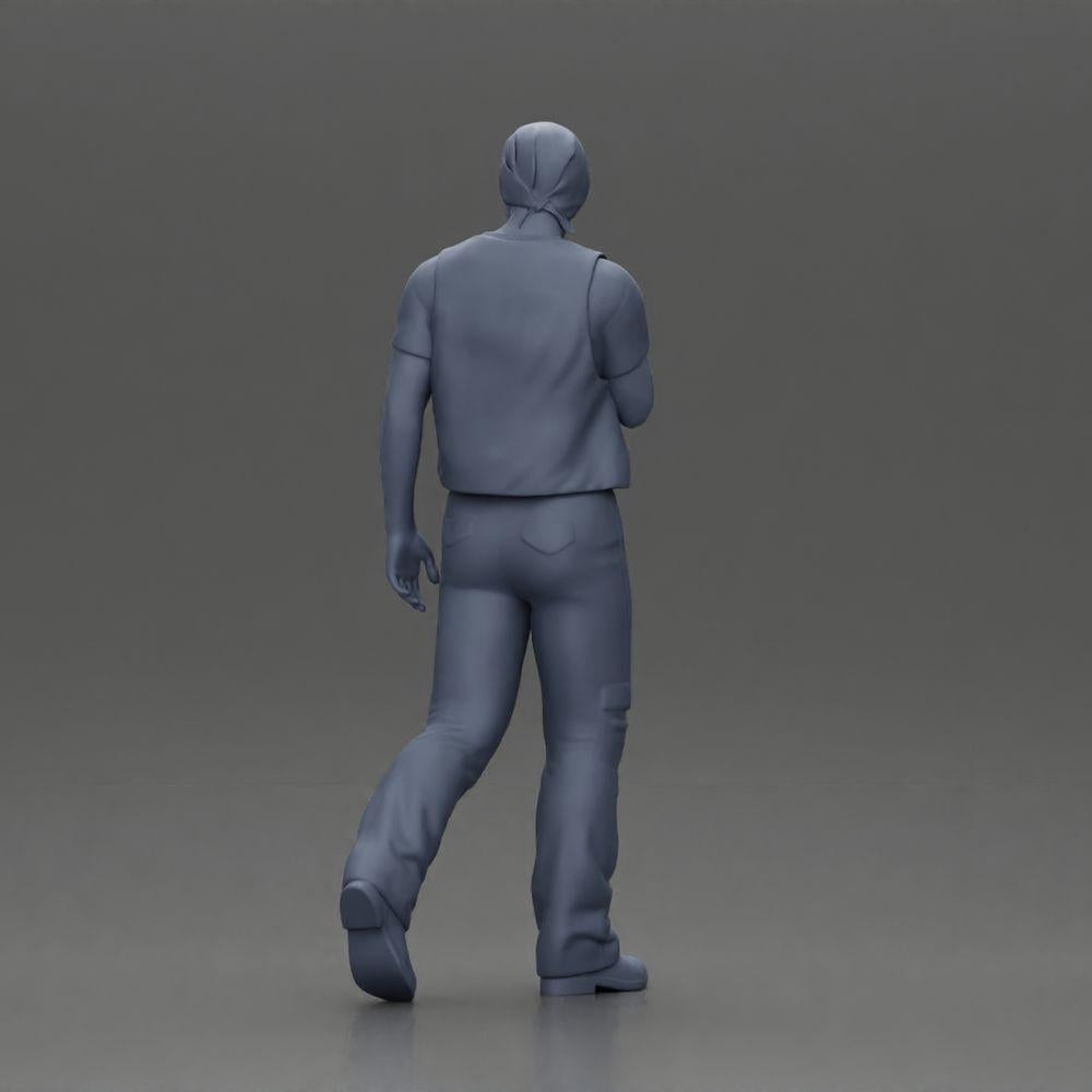 Diorama modelbouw productfoto 9: Lopende miniatuurfiguur, man met hoofddoek en vest voor diorama - gedetailleerd (Ref Nr. A65)