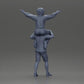 Diorama modelbouw productfoto 9: Miniatuurfiguur: Man in shorts draagt vriendin op schouders, poserend paar (Ref Nr. A76)