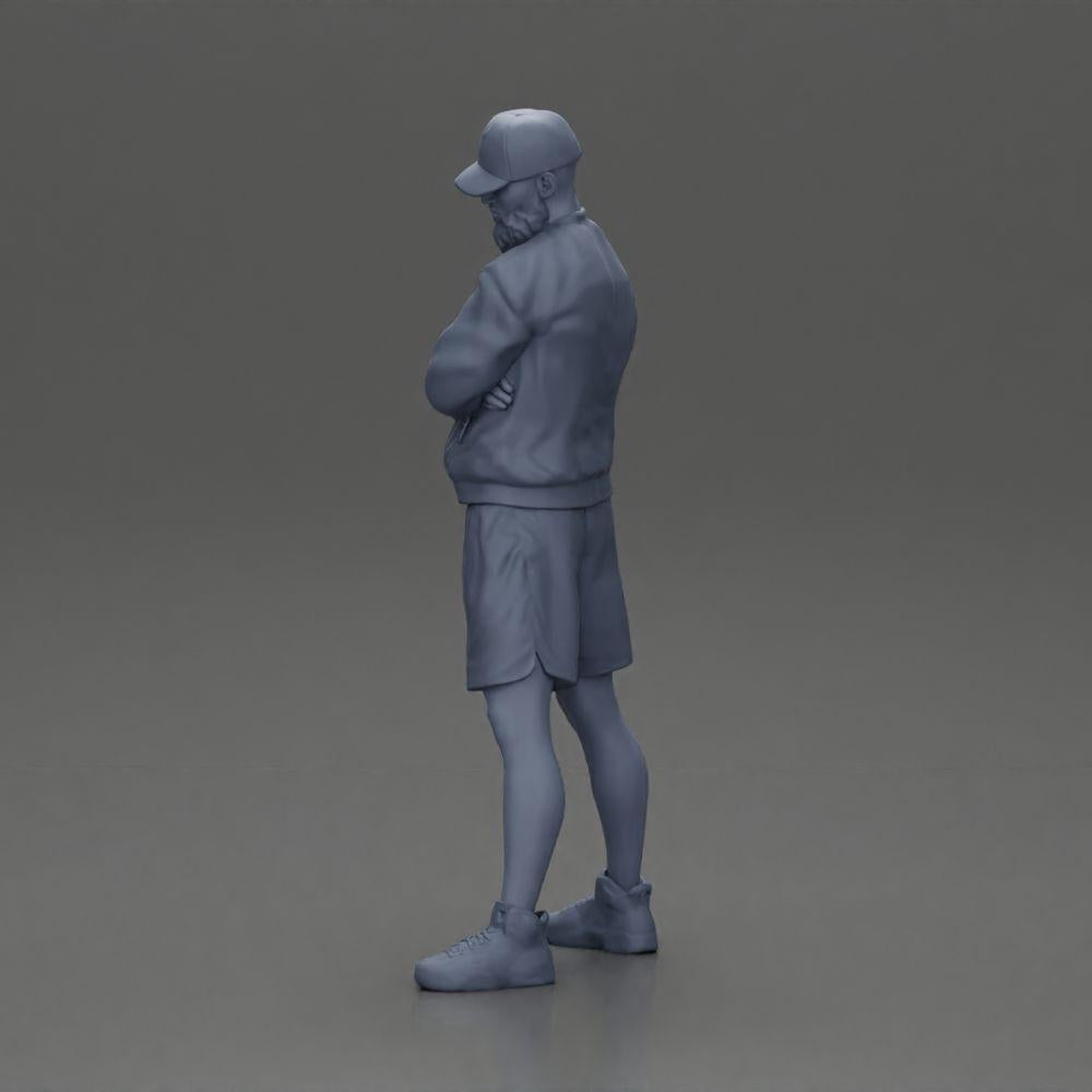 Diorama modelbouw productfoto 10: Figuur: Man met gekruiste armen, pet, jas, shorts, sportschoenen (Ref Nr. A125)