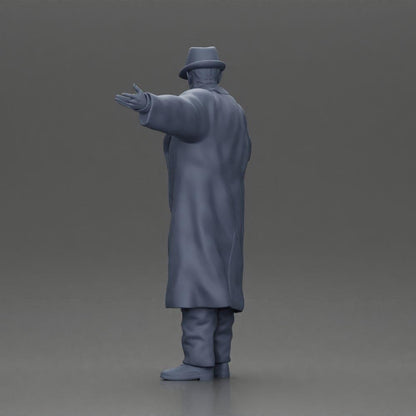Diorama modelbouw productfoto 10: Diorama-miniatuur: Mafioso in pak en mantel met hoed, gebarend (Ref Nr. A94)