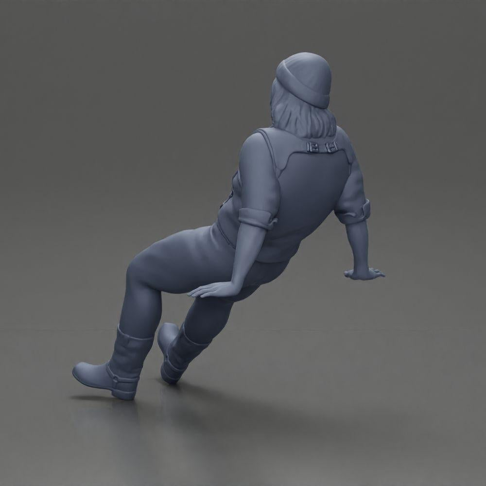 Diorama modelbouw productfoto 10: Zittende miniatuurfiguur, man in historische kleding met muts en bretels (Ref Nr. A84)