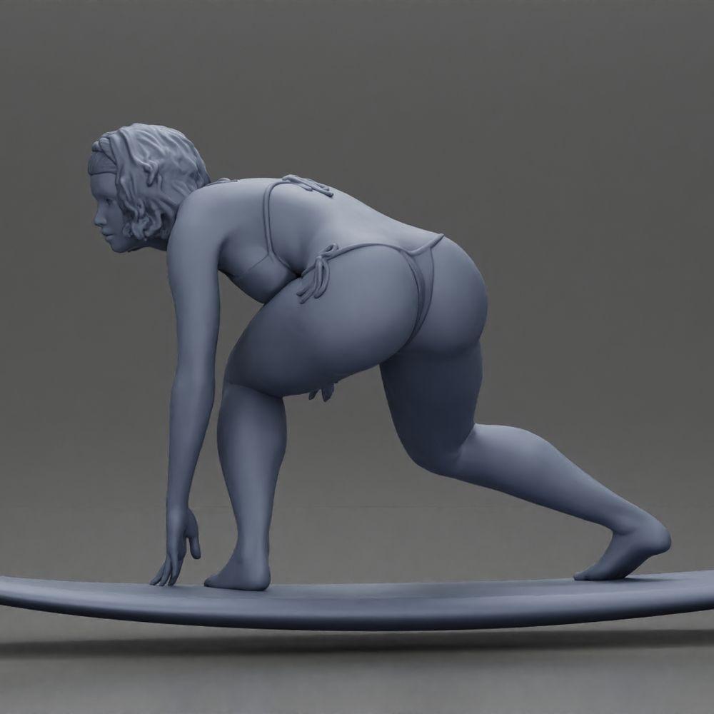 Diorama modelbouw productfoto 11: Diorama-miniatuur: Surferin kniend in bikini op surfboard, enkel (Ref Nr. A119)
