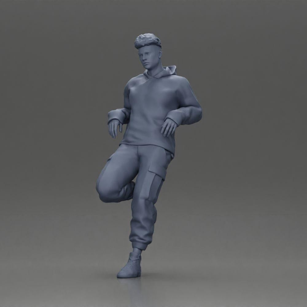 Diorama modelbouw productfoto 11: Miniatuurfiguur: Man met hoodie en cargobroek, casual leunpose (Ref Nr. A142)