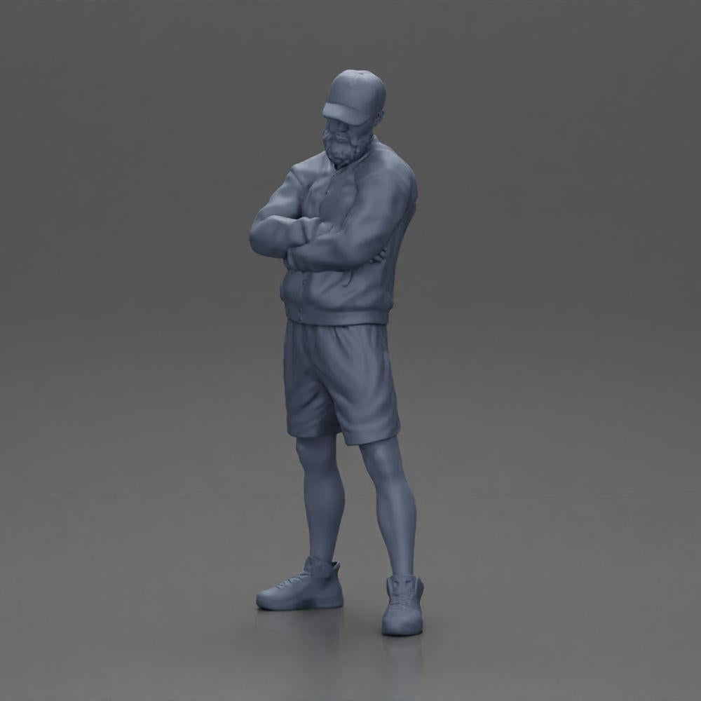 Diorama modelbouw productfoto 11: Figuur: Man met gekruiste armen, pet, jas, shorts, sportschoenen (Ref Nr. A125)