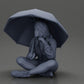 Diorama modelbouw productfoto 11: Diorama-miniatuur: Zittende vrouw in jas en shorts met open paraplu (Ref Nr. A85)