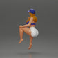 Diorama modelbouw productfoto 3: Diorama figuur: Zittende vrouwelijke miniatuur, blauwe top & shorts, pet, blootsvoets - ontspannen pose (Ref Nr. A133)