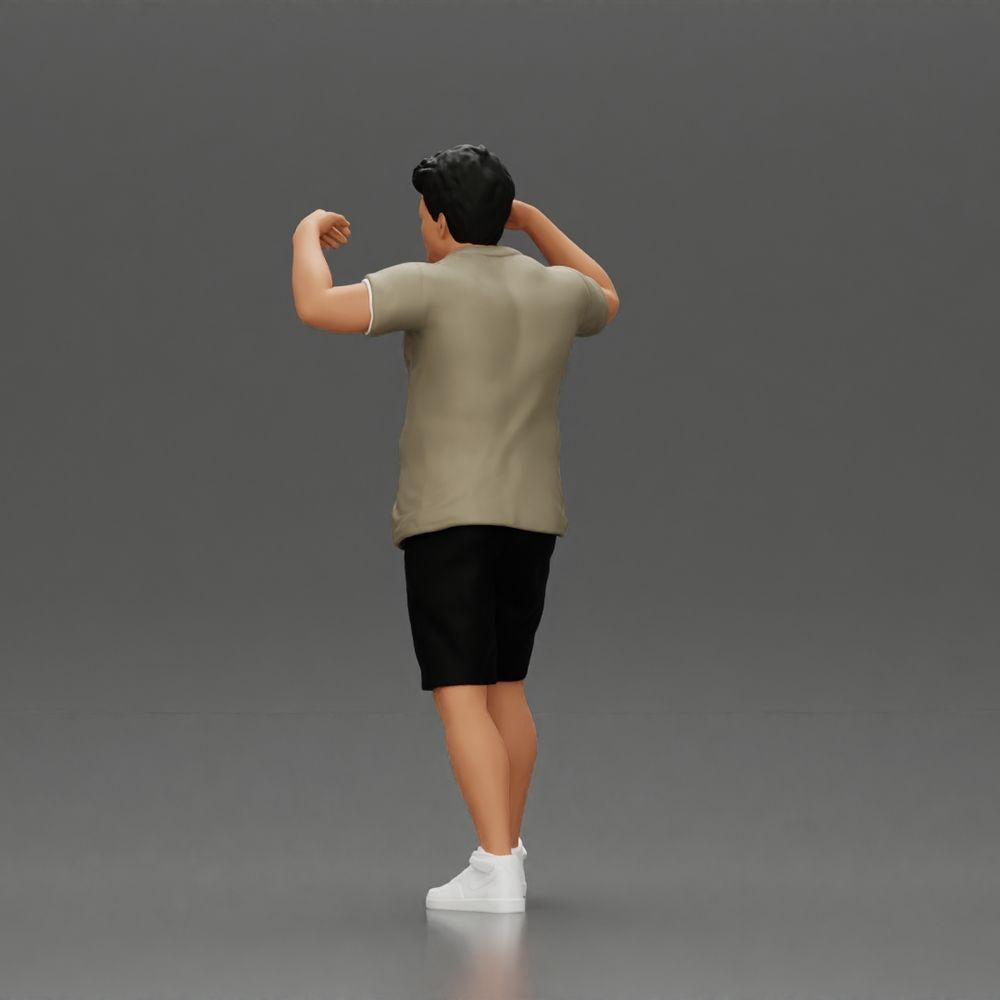 Diorama modelbouw productfoto 4: Diorama-miniatuur: Man in shirt en shorts draagt vrouw op schouders (Ref Nr. A81)