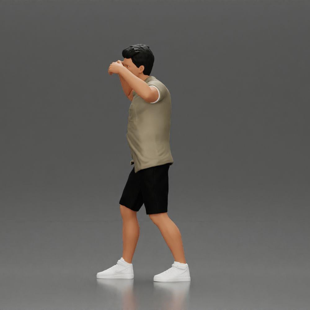 Diorama modelbouw productfoto 5: Diorama-miniatuur: Man in shirt en shorts draagt vrouw op schouders (Ref Nr. A81)