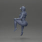 Diorama modelbouw productfoto 9: Diorama figuur: Zittende vrouwelijke miniatuur, blauwe top & shorts, pet, blote voeten - ontspannen pose (Ref Nr. A133)