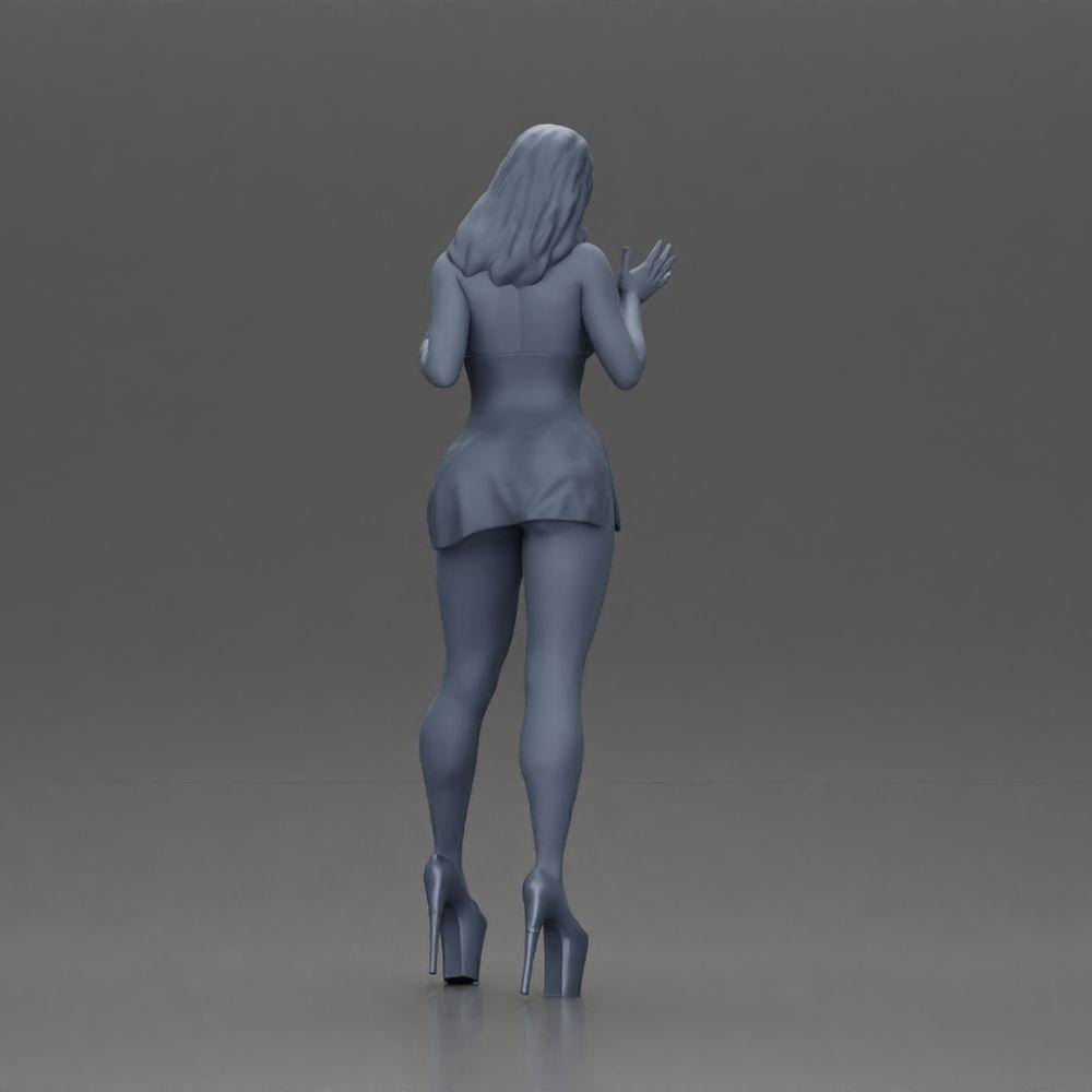 Diorama modelbouw productfoto 8: Diorama-vrouwenfiguur: Elegante staande vrouw in een rode jurk met plateau schoenen (Ref Nr. A134)