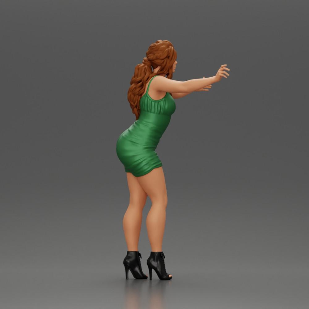 Diorama modelbouw productfoto 2: Diorama-figuur: Vrouw in knielang jurkje met hakken, uitgestrekte armen (Ref Nr. A58)