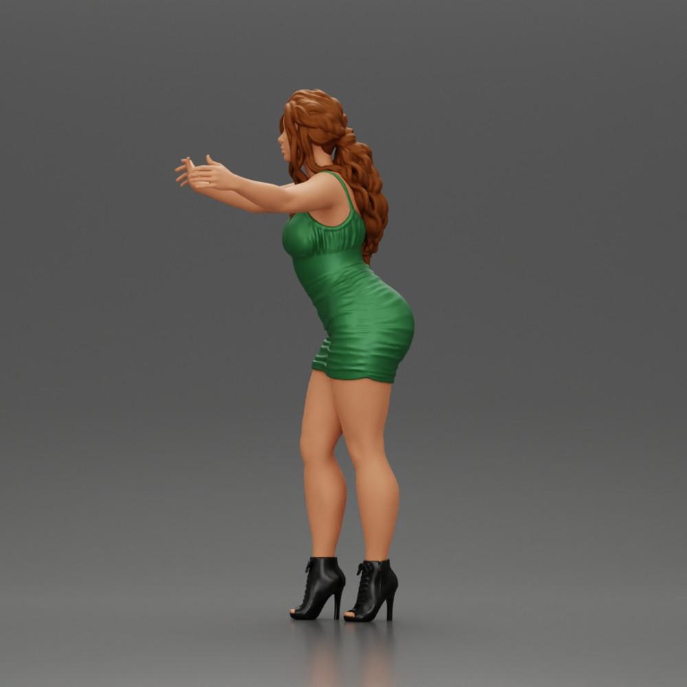 Diorama modelbouw productfoto 5: Diorama-figuur: Vrouw in knielang jurkje met hakken, uitgestrekte armen (Ref Nr. A58)