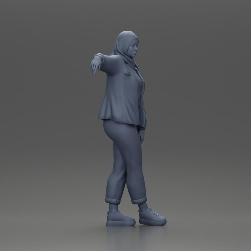 Diorama modelbouw productfoto 7: Diorama-figuur vrouw met hoofddoek en jas, leunend tegen de auto, arm uitgestrekt (Ref Nr. A59)