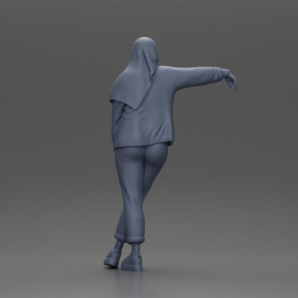 Diorama modelbouw productfoto 9: Diorama-figuur vrouw met hoofddoek en jack, leunend tegen de auto, arm uitgestrekt (Ref Nr. A59)