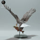 Productfoto dierenfiguur Animal Den Miniatures 2: Wilde dierenfiguur: Amerikaanse zeearend - eet een zalm (23_01_14)