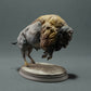 Productfoto dierenfiguur Animal Den Miniatures 4: Wildedier dierenfiguur: Amerikaanse bizon - aanvallend (22_10_14)
