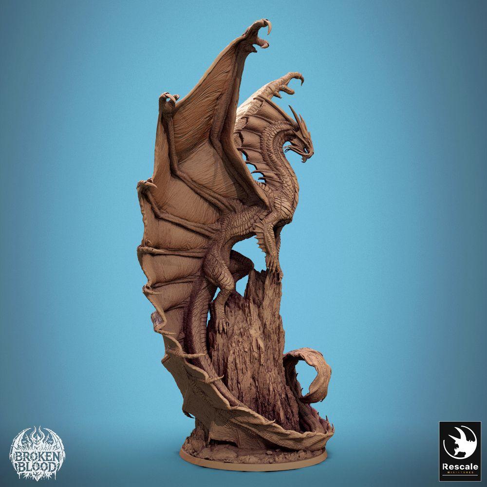 Productfoto Tabletop 28mm Lord of the Print (LotP) 1: Tabletop Miniatuur: Gouden Draak / Gold Dragon - Drakenoudste Urdrache, legendarisch baasmonster met uitgespreide vleugels op rotsnaald (24_11_A3)