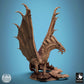 Productfoto Tabletop 28mm Lord of the Print (LotP) 1: Tabletop Miniatuur: Antieke Grote Draak Wyrm, Lindwurm - Gouden Draak, Baasmonster Grootfiguur, brullend met uitgespreide vleugels op rotsachtige basis (24_11_A7)