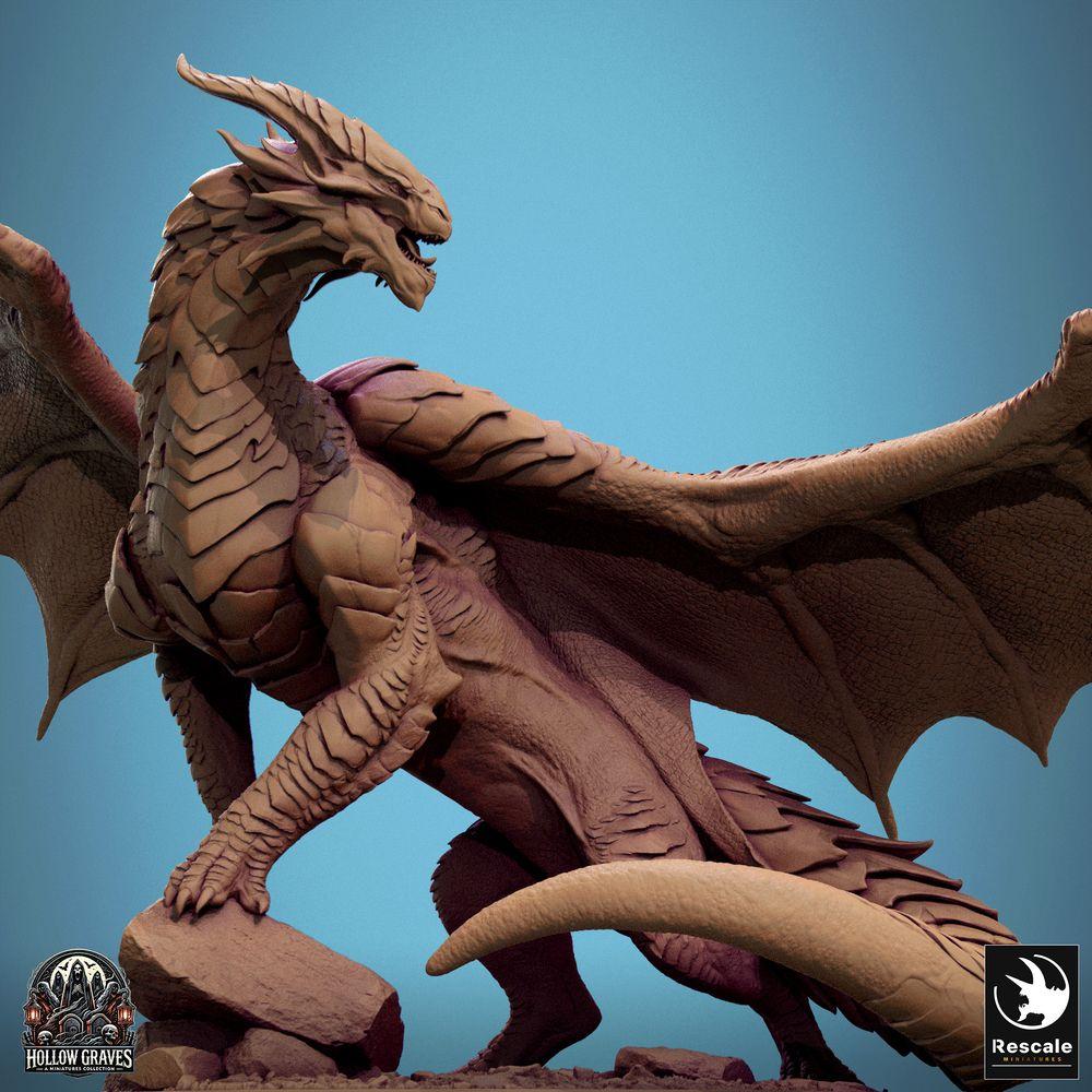 Productfoto Tabletop 28mm Lord of the Print (LotP) 0: Fantasy Figuur: Koperen Draak, oeroude Wyrm en Drakenvorst, brullend met uitgespreide vleugels, op een rotsbasis, Bossmonster (24_10_D1)