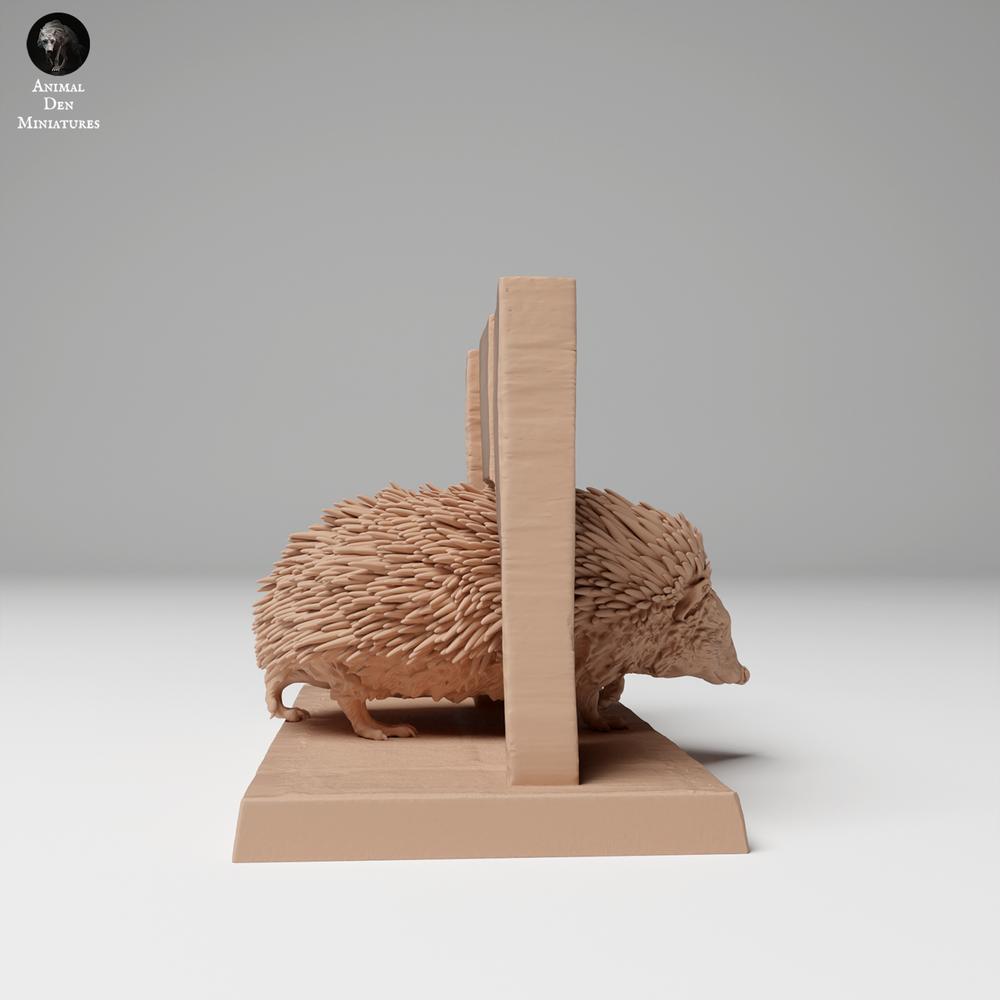 Productfoto 2: Wild dierfiguur: Europese egel - steekt een hek over (24_11_06)