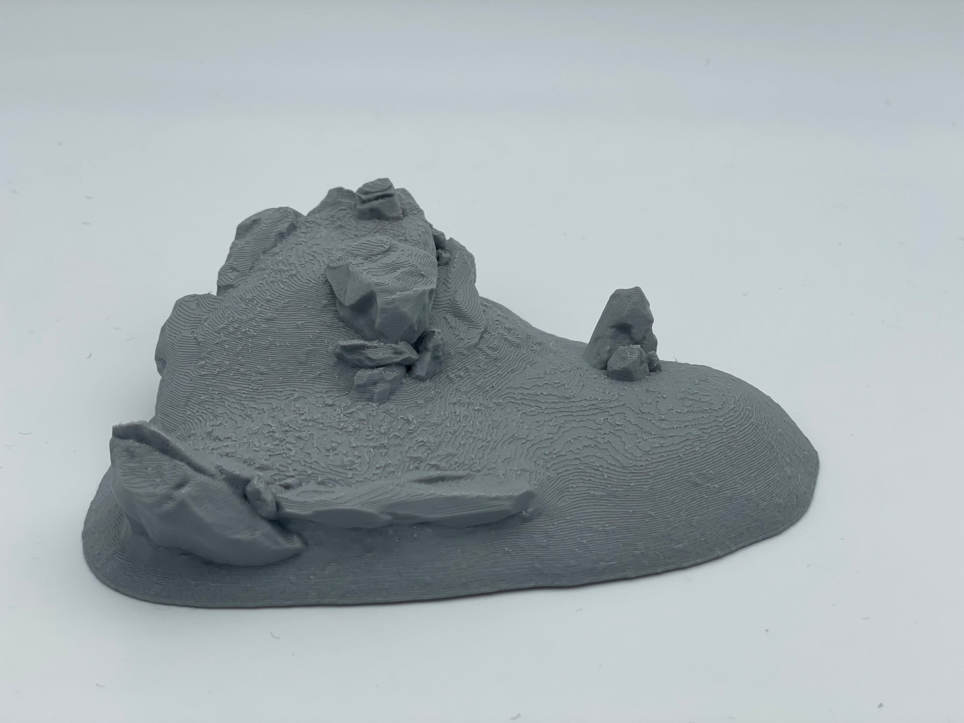Productfoto Tabletop 28mm The Printing Goes Ever On (TPGEO) 0: Heuvel Terrain Type C - Zachte Verhoging in Grasland