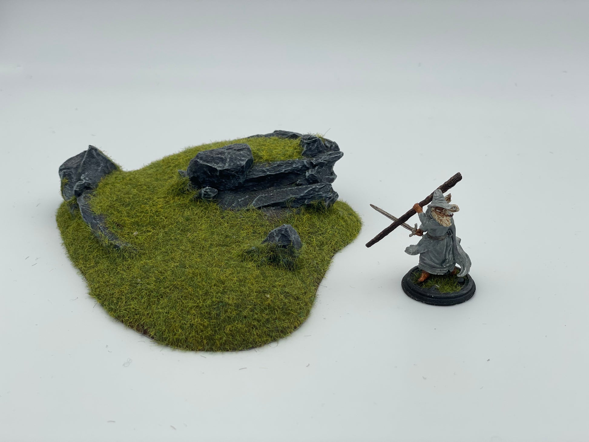 Productfoto Tabletop 28mm The Printing Goes Ever On (TPGEO) 0: Heuvel Terrain Type C - Zachte Verhoging in Grasland