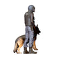 Diorama Modellbau Produktfoto 2: Diorama Figur: Stehender Polizist in Schutzausrüstung mit sitzendem Diensthund (Ref. Nr. 526)