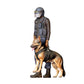 Diorama Modellbau Produktfoto 4: Diorama Figur: Stehender Polizist in Schutzausrüstung mit sitzendem Diensthund (Ref. Nr. 526)