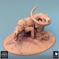Productfoto Tabletop 28mm Lord of the Print (LotP) 0: Tabletop Miniatuur: Beestenrijder op Hagedisbeest - Barbaren-Kampioen met Halberd, demonisch Rijdier, Baasmonster, scenische Basis (24_08_C1)
