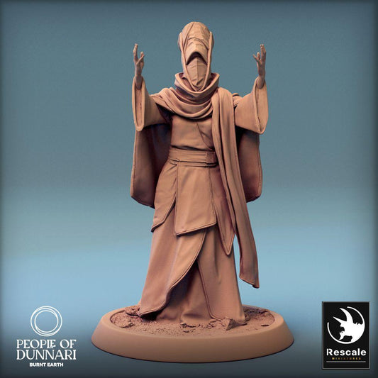 Productfoto Tabletop 28mm Lord of the Print (LotP) 0: Tabletop Miniatuur: Woestijnpriester Cultist en Ritueelmagier, Dunnari Zahra Alnu Priester (24_03_H13)