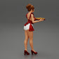 Diorama modelbouw productfoto 1: Diorama-miniatuur: Dienstmeisje met dienblad vol cupcakes, staande figuur (Ref Nr. A48)