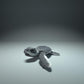 Productfoto dierenfiguur Animal Den Miniatures 3: zeedierfiguur: jonge zeeschildpad bij het uitkomen (21_12_01)
