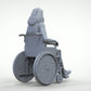 Diorama modelbouw productfoto 0: Vrouw in rolstoel – figuur in alledaagse kleding met lang haar (Ref. Nr. 451)